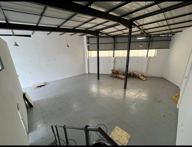 363M² WAREHOUSE TO LET IN OLIVEDALE